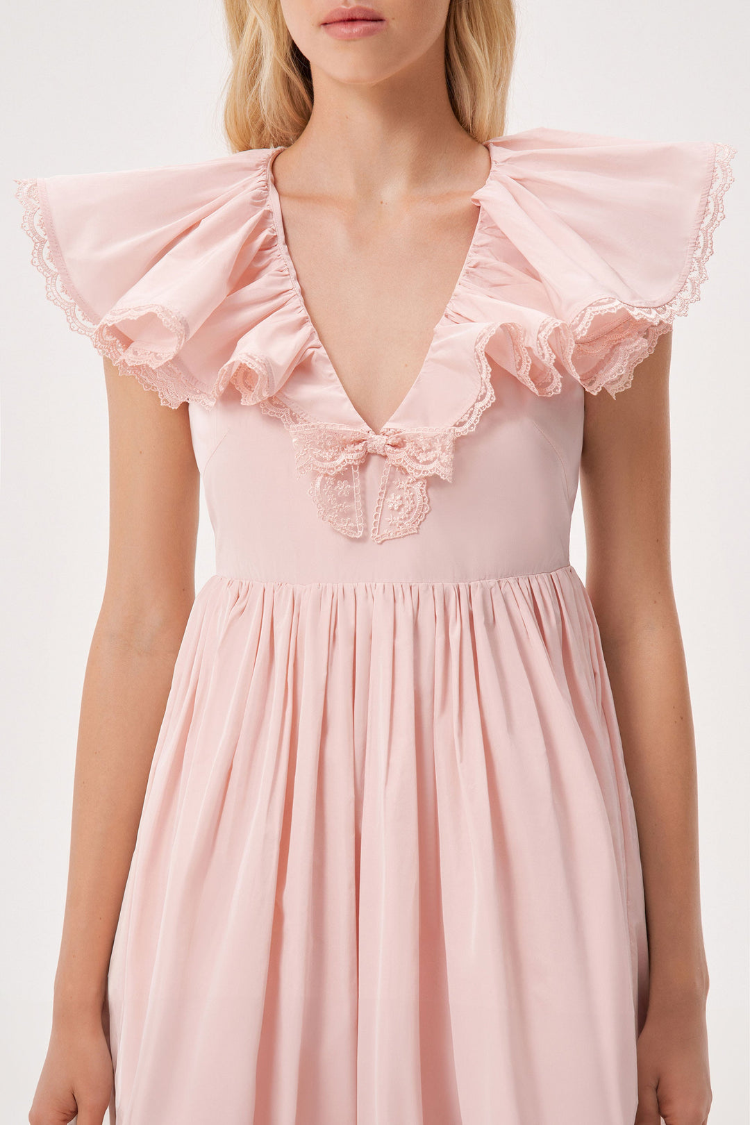 Taffeta dress with a ruffled neckline