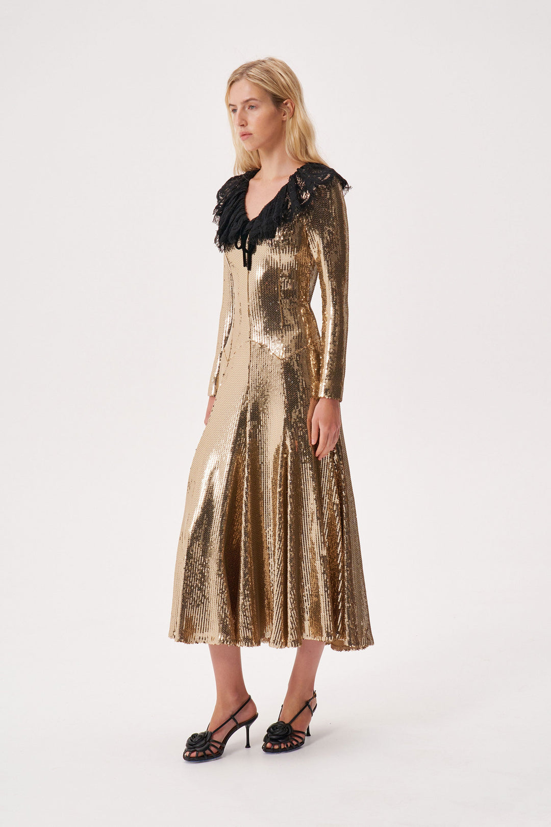 Sequinned dress with a lace collar