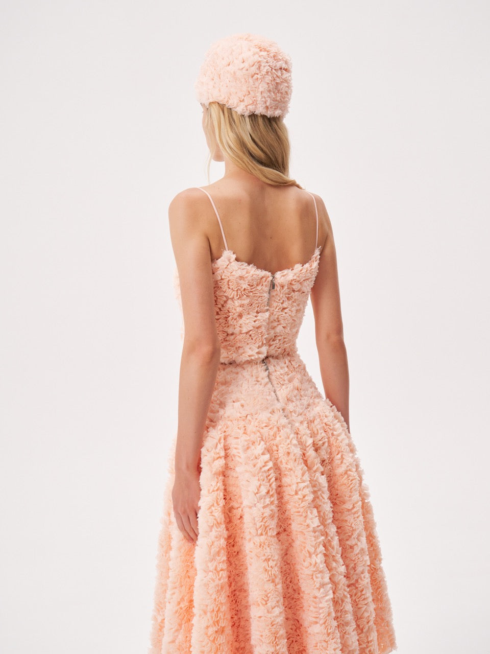 Voluminous textured crop top with straps