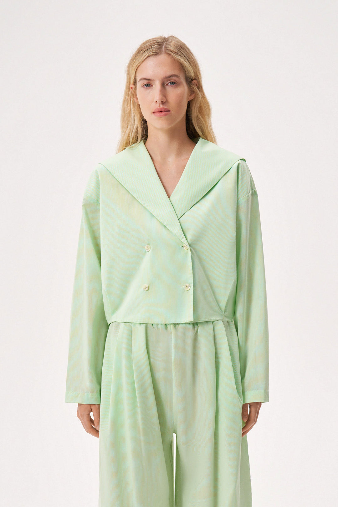 Double-breasted cropped cotton shirt