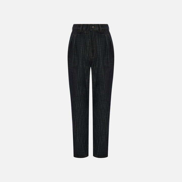 Jeans with a shaped yoke