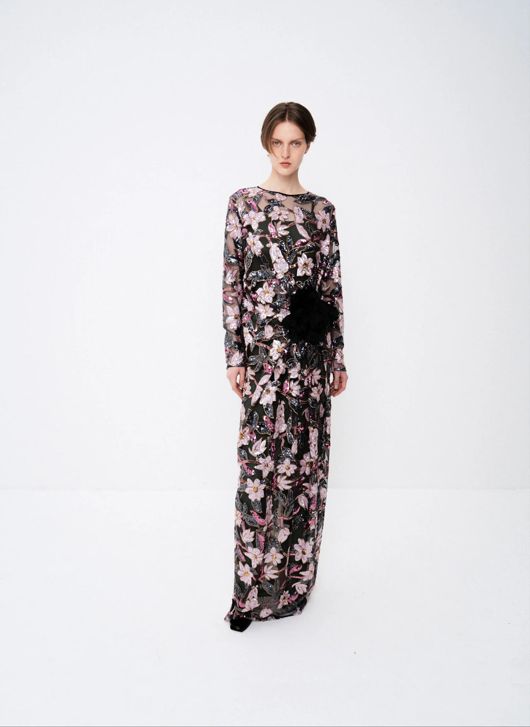 Sequin-embellished dress with a decorative flower