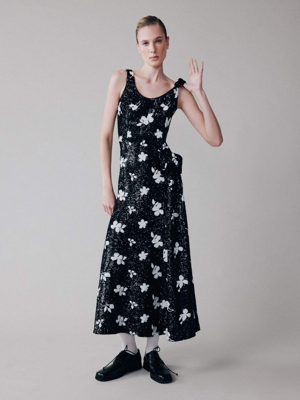 Sequinned dress with a waist bow