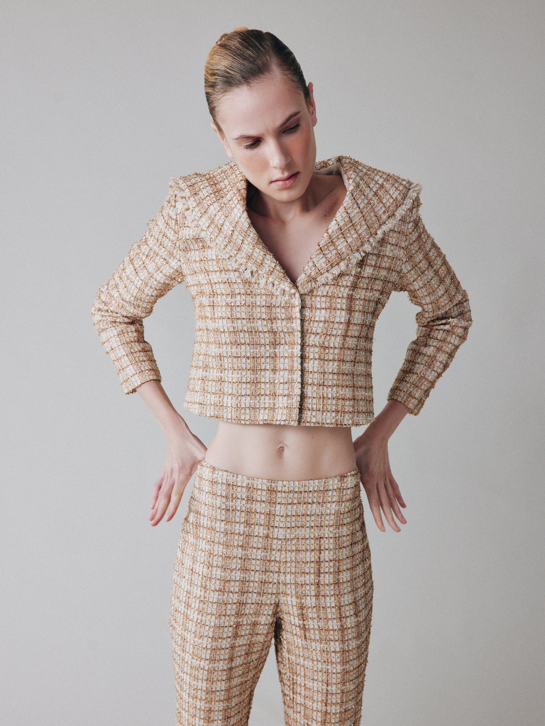 Cropped tweed blazer