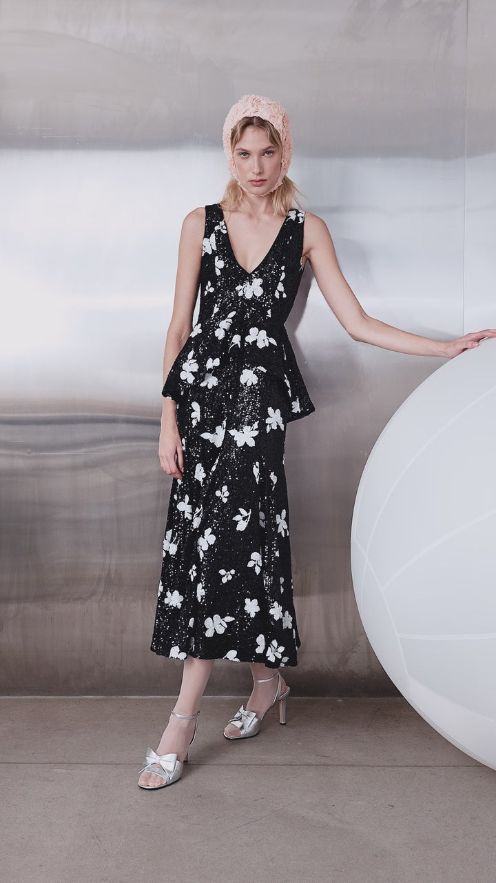 Voluminous textured bonnet